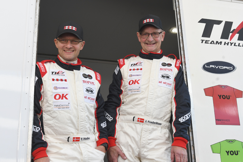 John frederiksen og Thomas Holm Hansen var lutter smil efter at have sikret sig den samlede tredjeplads i Øst-turneringen
(Foto: Morten Dam - autoMOTIV/specialpress)